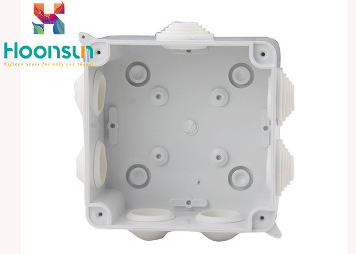 IP65 Putih Tahan Air Kotak Persimpangan Kabel Gland 100 * 100 * 70 Ukuran Dengan PVC Stopper
